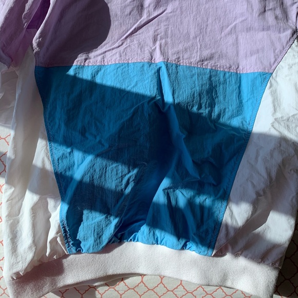 Gorgeous women’s Tommy Hilfiger jacket⚡️⚡️ - Picture 3 of 3